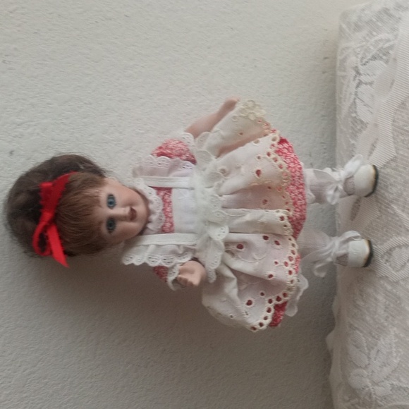 1985 Vintage Reproduction  Miniature Porcelain Doll - Picture 8 of 12
